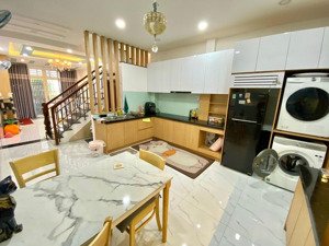 nhanh tay liên hệ. nhà 2 tầng 3pn mới ngay cv làng hoa hẻm oto 7 chỗ dt 4,1x11,5 giá chào 6,2 tỷ