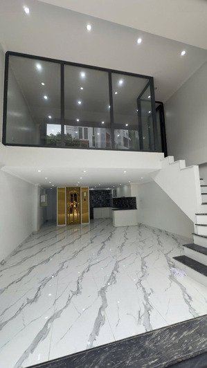 cho thuê nhà lê trực- đống đa: 70m²x 7 tầng, thang máy, vị trí kd nhận diện đỉnh. giá thuê 55tr