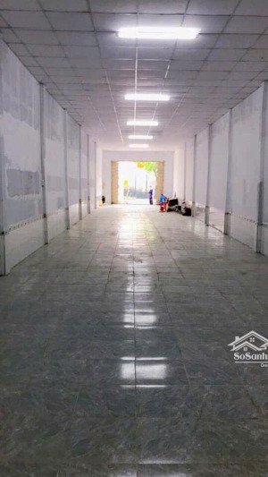 cho thuê nhà rộng 180m2 thông suốt phù hợp làm kho , văn phòng,
