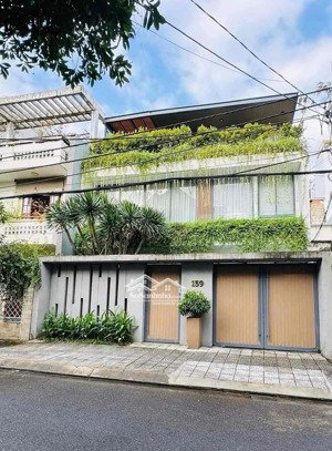 biệt thự 3 tầng sân vườn full nội thất cao cấp
đẳng cấp như boutique resort giữa lòng đà nẵng