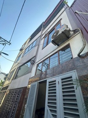 bán nhà 3 tầng oto đỗ cửa tứ hiêp. nhà dân xây. chỉ 6.1x tỷ