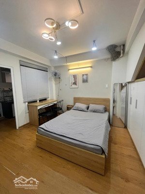 1pn tách bếp có máy giặt riêng ngay trung tâm quận 1 mà giá chỉ 6 củ 5 còn thương lượng tốt.