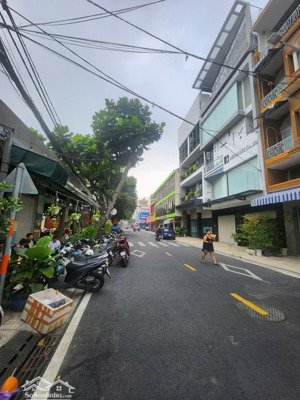 12,8 tỷ .? 5 tầng. mặt tiền nguyễn hậu. q tân phú. 4x17m