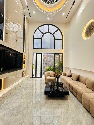 nhà mới đón tết ngay phạm văn đồng - thiết kế sang trọng, hiện đại - có sân đậu ô tô rộng rãi