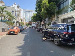 quá hiếm! ngang to 7,5m ngay công viên lê văn tám hẻm 6m võ thị sáu ,q1( 7,5 x 15m- 112m2)giá 26 tỷ