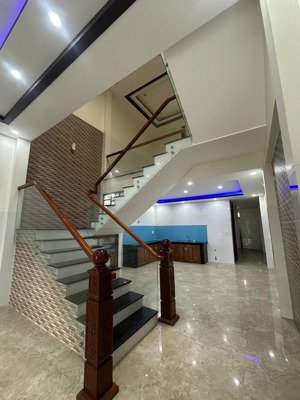 bán nhà 2 tầng đường 7,5m (5x20m)