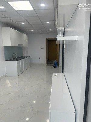 cho thuê căn hộ hồng loan 5c, 52m2, 2 phòng ngủ, 2wc, 2 máy lạnh, mới, 2 máy nước nóng, th máy