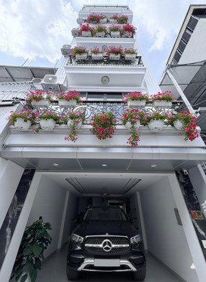 căn duy nhất long biên 6 tầng thang máy , gara ô tô , 2 thoáng , nội thất đầy đủ ở ngay giá 8.86tỷ