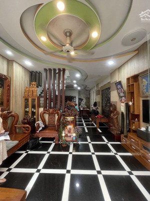 bán nhà 4 tầng - ngang 5m - dt khủng 75m - gần công viên - gần chợ - khu cao tầng - chỉ 6.1 tỷ tl.