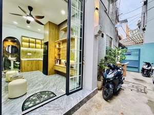 bán nhà riêng đẹp xuất sắc ở huỳnh văn bánh, 4,68 tỷ, 19m2, phú nhuận, hcm