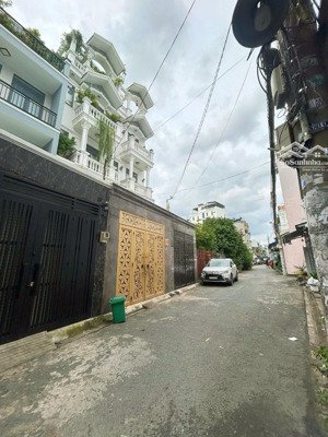 bán gấp nhà c4, hẻm ô tô, đường phạm văn bạch, p.15, tân bình, 68m2 chỉ 6.5 tỷ thương lượng