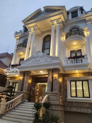 bán villa cao cấp hồ bơi thảo điền, quận 2 - dt 9 x2 2m - 3 tầng - hđt 180 triệu - gái 47 tỷ