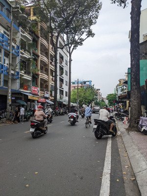 gần mặt tiền đường - q11 - 2 tầng - lạc long quân - hẻm ôtô - nhỉnh 6 tỷ