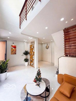 [mặt tiền kinh doanh - nguyễn gia trí] nhà mới đẹp mà còn giảm chào 300tr chỉ nhỉnh 7 tỷ (tl)