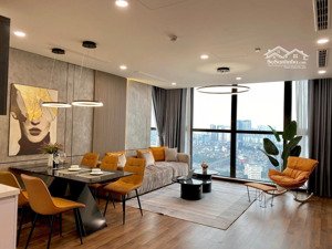 hot. bán chung cư a10 nam trung yên. căn 61m2, 2 ngủ 1wc, full nội thất. giá bán 7.x tỷ. 