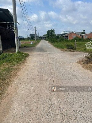 đất sát 823d dt 10x28m giá 1ty750