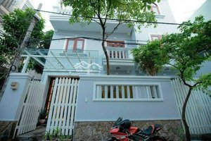 nhà rộng 10*11m 3lầu st 4pn 5wc có nội thất hxh phạm văn chiêu