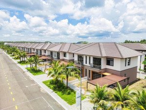 giá 2,6 tỷ |full nội thất|nhà phố sân vườn sổ hồng công chứng ngay | dòng tiền thuê 10-15 tr/tháng