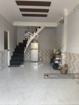 nhà lô góc 2 tầng huỳnh ngọc huệ có dòng tiền