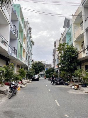 mặt tiền nội bộ khu bình phú 2 p10 q6, cách võ văn kiệt 50m, 4x15m (60m2), đường trước nhà 12m