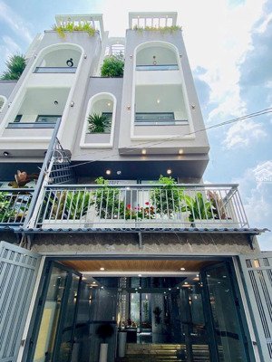 cho thuê nhà phố nguyên can full mới xây chua ai ở hẻm xe hơi lê đức thọ p15