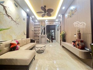 siêu phẩm 5 phòng ngủ gần cầu chương dương ( 2 thoáng)