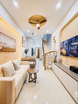 nhất chi mai-hẻm 8m xe tải-2 tầng nhà đẹp 30m2-full nội thất-gần nhà ga t3-3pn 2wc-giá 6tỷ hơn