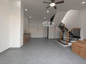 nhà mới 3 tầng, 50m2 , đường tô ngọc vân, gần phạm văn đồng, thủ đức, giảm 200t về 6,x tỷ.