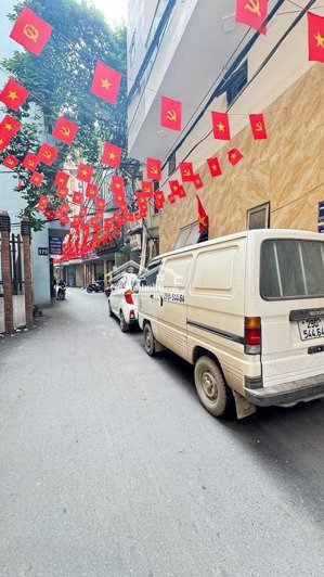 hot hit cầu giấy cách oto 30m nhà mới 6 tầng 40m2 13,8tỷ hoàng ngân