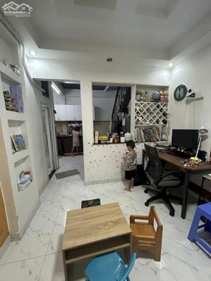 Bán nhà Hẻm nhựa 3m, Gần MT Hoàng Văn Thụ P.4 Tân Bình 45m2, 3PN có phòng Trệt. Chỉ 6.3 tỷ