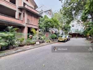 bán biệt thự thô việt hưng, long biên, khu biệt thự vip: 200m2, mt 11m, giá 50 tỷ