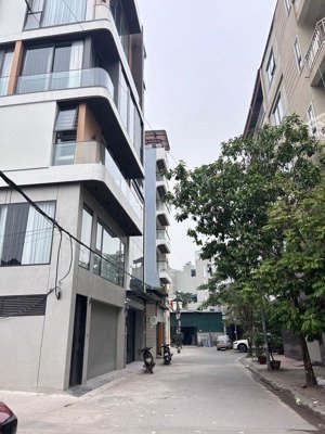 bán nhà mặt phố cổ linh, 70m2, 7 tầng, lô góc, full nội thất, vị trí cực đẹp.