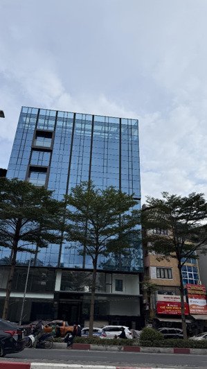 bán toà văn phòng 8 tầng 380m2 tích hợp penhouse đẳng cấp thượng lưu với dòng tiền 700tr/ tháng.
