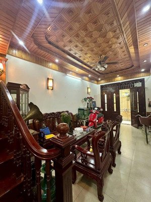 bán nhà trường chinh, đống đa.dt 67m2 5t mặt tiền 3.5m giá : 20.2 tỷ.lh 