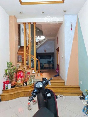 bán nhà phương mai, đống đa .dt 55m2 5t mặt tiền 3.5m giá : 24 tỷ.lh :0383426696