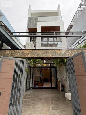 Bán Nhà đẹp 3 tầng đường Nơ Trang Long, Hòa Cường, Đà Nẵng Vị trí: gần chợ Đầu mối, gần Đại học Kiến Trúc, Đại học Đông Á, gần siêu thị Lotte Giá 10.6 tỷ thương lượng chính chủ DT 90m2 | Ngang 4.5m