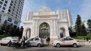 bán gấp căn hộ r2 royal city, thanh xuân. 130m2, 2 ngủ, 2 wc, nội thất đẹp, nhận nhà ngay. 18.1 tỷ