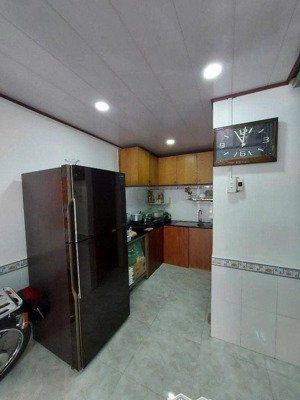 nhà ở liền, trệt, lửng, đường thống nhất p.15 gv. dt : 3 x 7,5m=2,39tỷ.