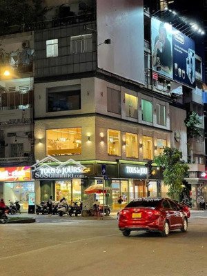 rẻ quá ! bán tòa nhà ngay khách sạn pullman, mt trần hưng đạo-5x18m 4 tầng tm- hđt 80tr: gía 35 tỷ