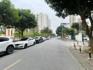 plô, ô tô tránh, t. máy, full nội thất, nguyễn văn cừ, bồ đề, lb, dt 60 m, 7 t, mt 5 m, giá 24 tỷ 8