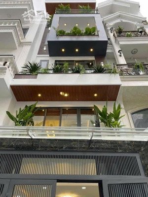 9 tỷ 990 - tôi cần bán gấp nhà đường hai bà trưng gần chợ tân định. dt: 50m2 - 2 lầu mới đẹp