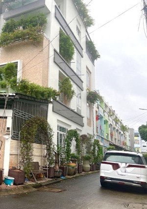 nhà mới 4 tầng phân lô đồng bộ ở sướng ngay trung tâm thủ đức một căn nhà mới len keng, 8,1tỷ