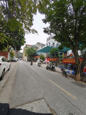 phân lô bàn cờ, oto, kinh doanh, dân xây kcbt chắc chắn. dt 37m 4t mt3,7m giá 11,5 tỷ