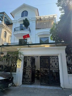 cho thuê biệt thự tt2 kđt thành phố giao lưu - phạm văn đồng - hn dt 240m2 4 tầng, mt 12m. giá 56tr