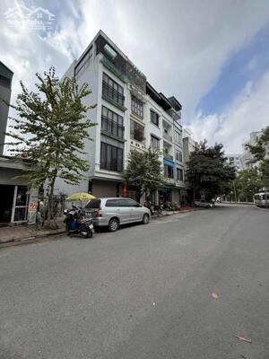 Bán đất tái định cư giang biên, 40m2 trục chính kinh doanh