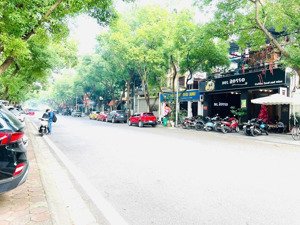 cho thuê mặt bằng lô góc việt hưng, long biên.
diện tích lớn mặt tiền rộng giá thuê hấp dẫn