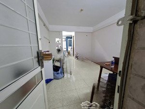 chính chủ cho thuê căn hộ cc số 1 tôn thất thuyết , p1 , q4, giá tốt 6 triệu/tháng. lh 