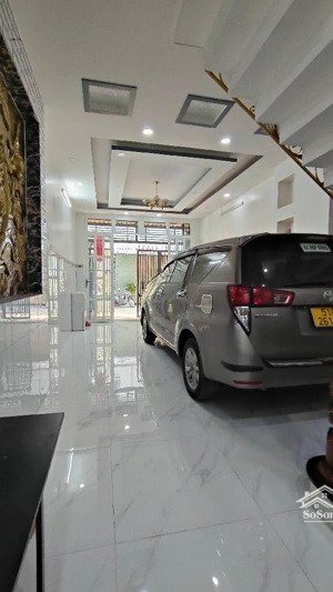 bán nhà 4 tầng giá 5,69 tỷ, 56m2, 4pn, gần uỷ ban phường bình tân