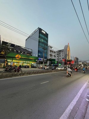 cho thuê mặt bằng, mặt tiền lớn huỳnh tấn phát, tân thuận đông, quận 7. kinh doanh sầm uất nhất