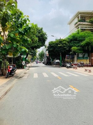 bán nhà nát 90m2(4.5x20m), tương lai mặt tiền đường 20m, dòng tiền sẵn 10tr/tháng, giá rẻ 10 tỷ